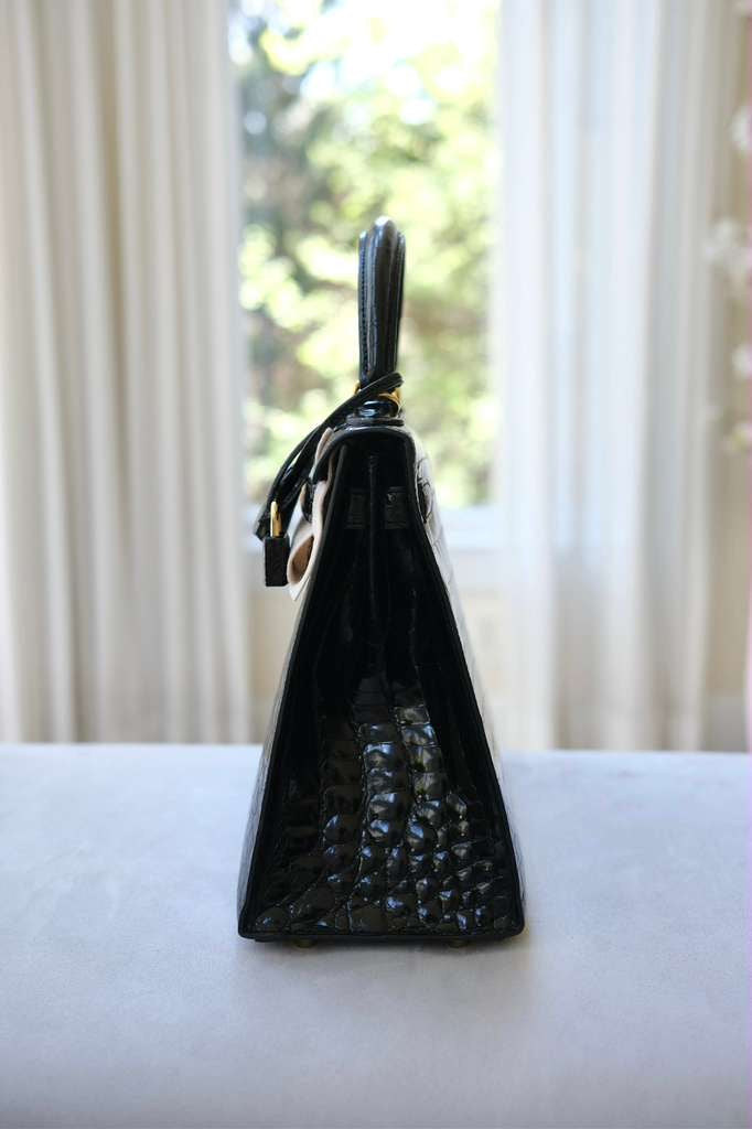 Hermes Kelly 28 Black Shiny Crocodile Leather Gold Hardware