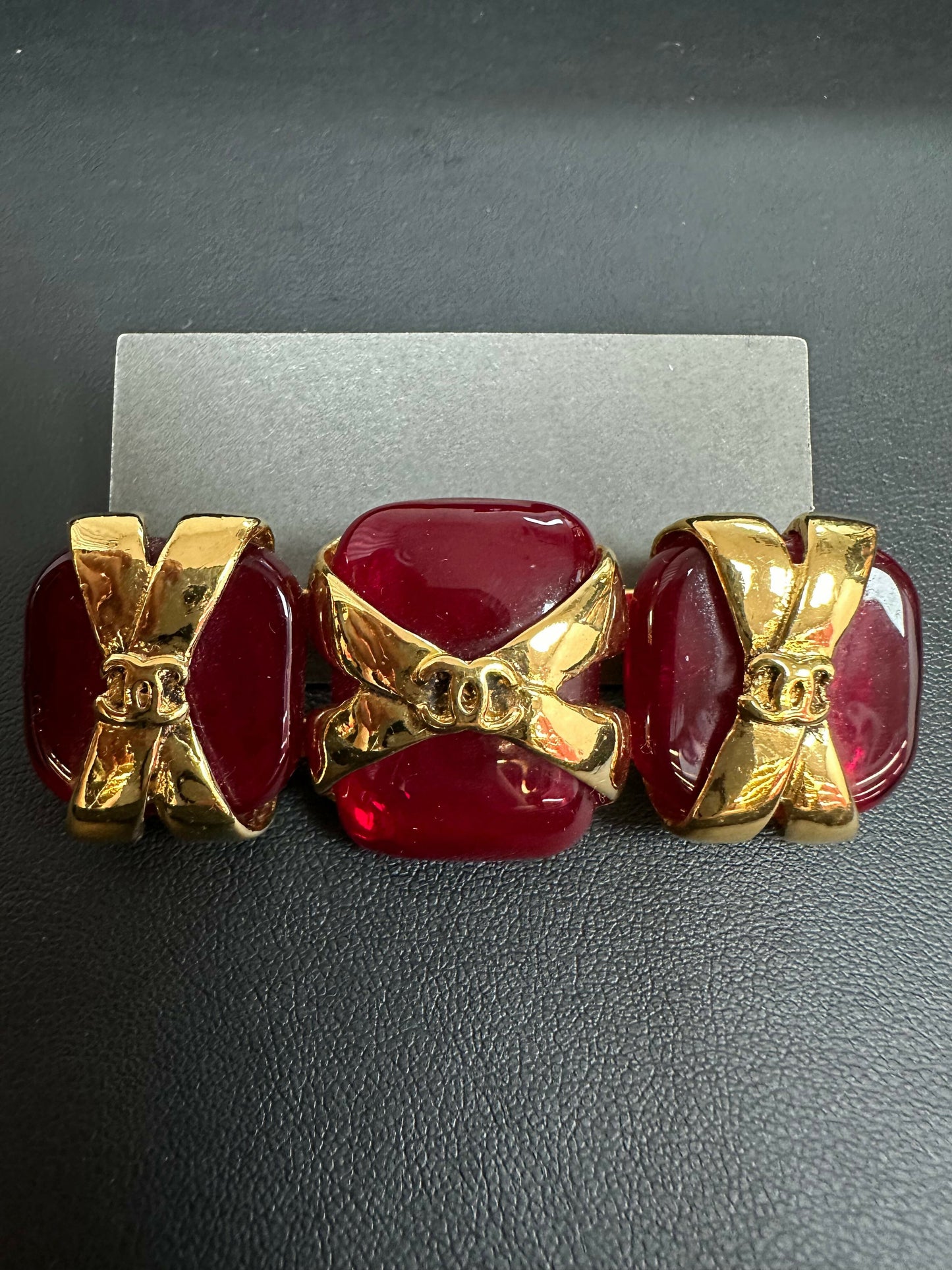 Chanel Vintage 94 Gripoix Red & Gold Plate Brooch