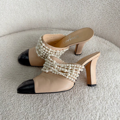 CHANEL pearl-print two-tone high heels