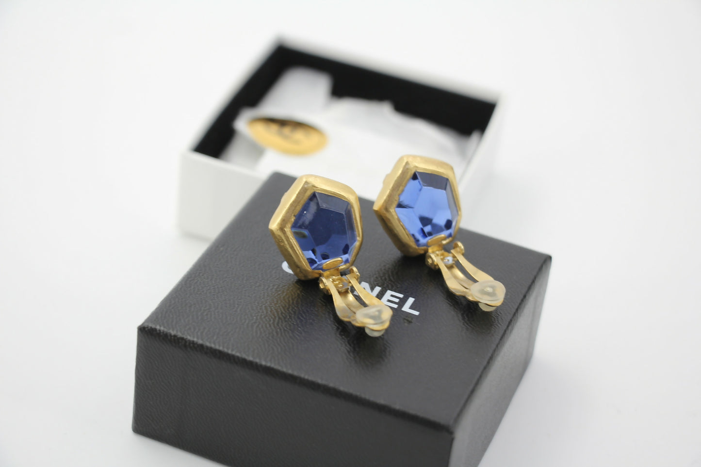 Chanel 01A Gripoix Blue Gold-Plated Clip-on Earrings