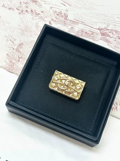Chanel 23k CC flap Bag Brooch