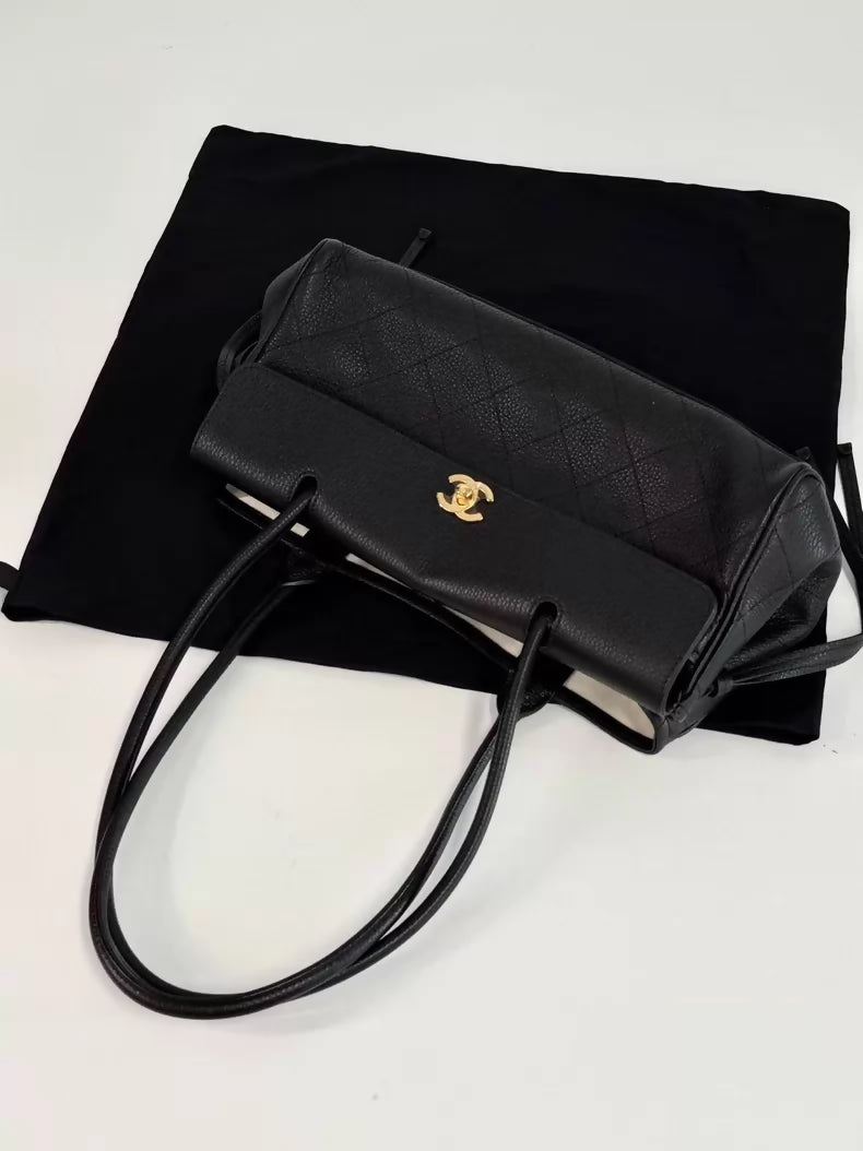 Chanel 26S Black leather Baguette shoulder Bag