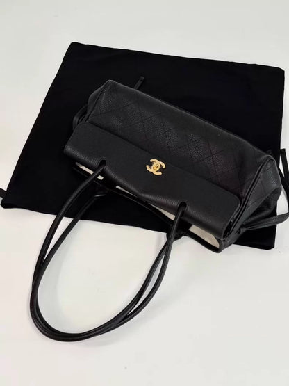 Chanel 26S Black leather Baguette shoulder Bag