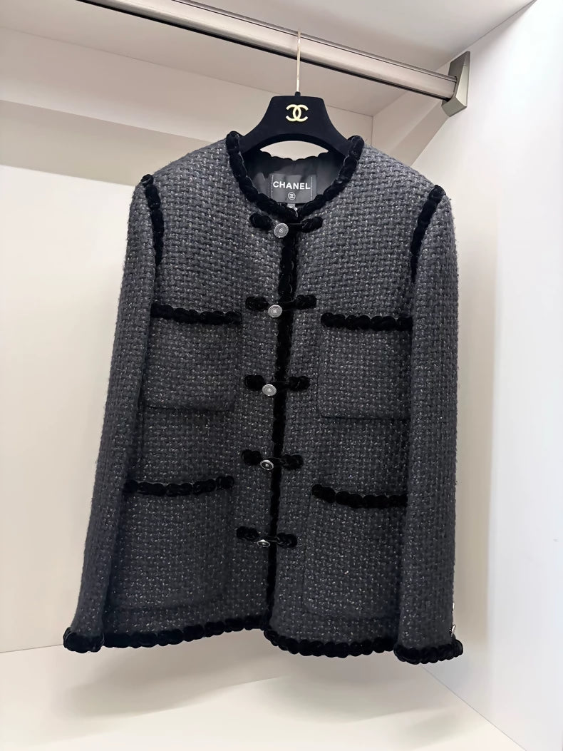 Chanel 25A black Tweed Jacket