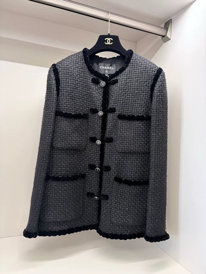 Chanel 25A black Tweed Jacket