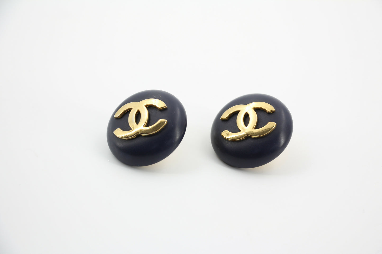 Chanel Vintage 87 Resin Navy Blue CC Logo Large Round Clip-on Earrings