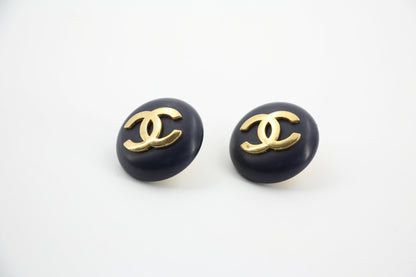 Chanel Vintage 87 Resin Navy Blue CC Logo Large Round Clip-on Earrings