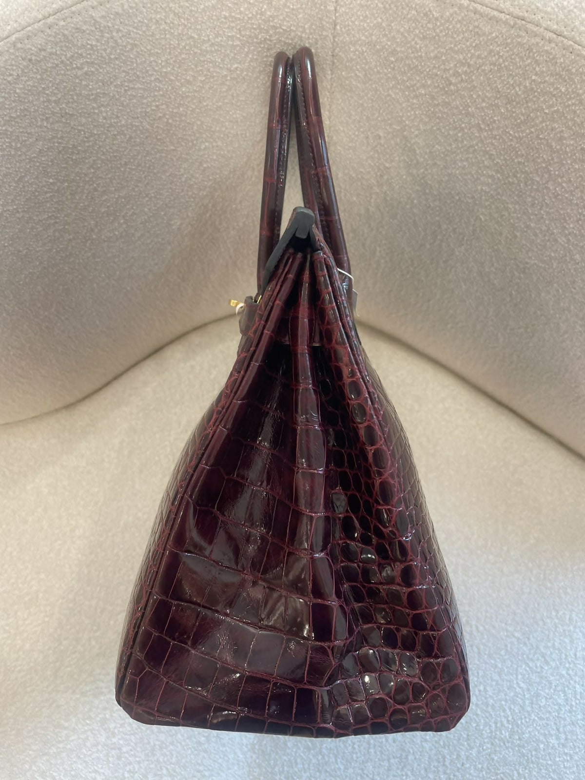 Hermès Birkin 35 Bordeaux / Burgundy Shiny Porosus Crocodile with Gold Hardware Square