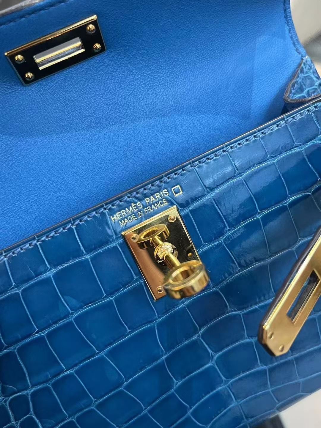 Hermès Kelly Sellier 20 Bleu Zellige Shiny Alligator Gold Hardware