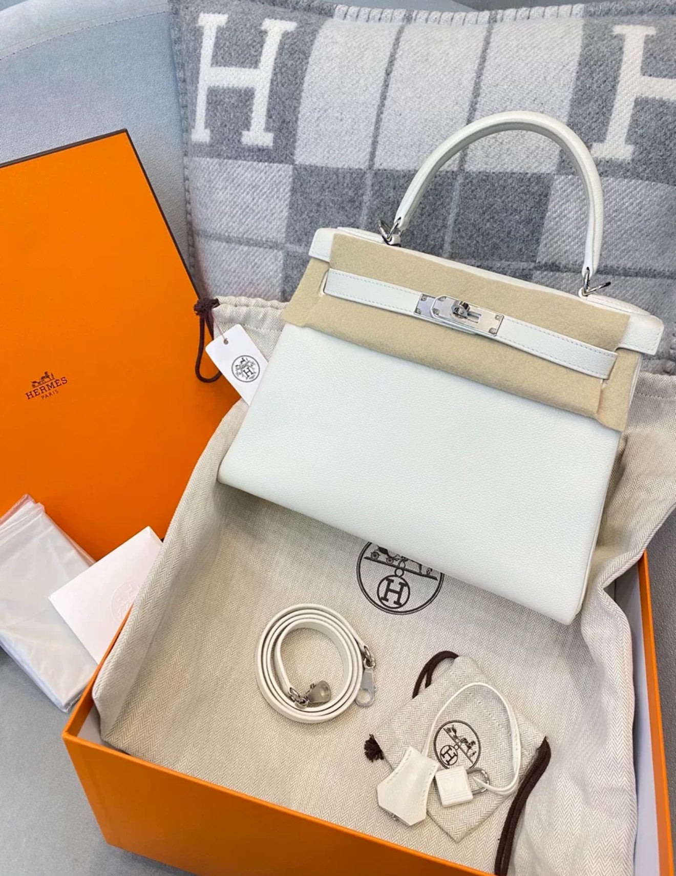 Hermès Kelly 28 White Togo Leather Palladium hardware