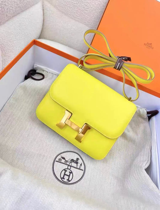 HERMÈS Constance Mini 19 shoulder bag in Lime Swift leather with Gold hardware