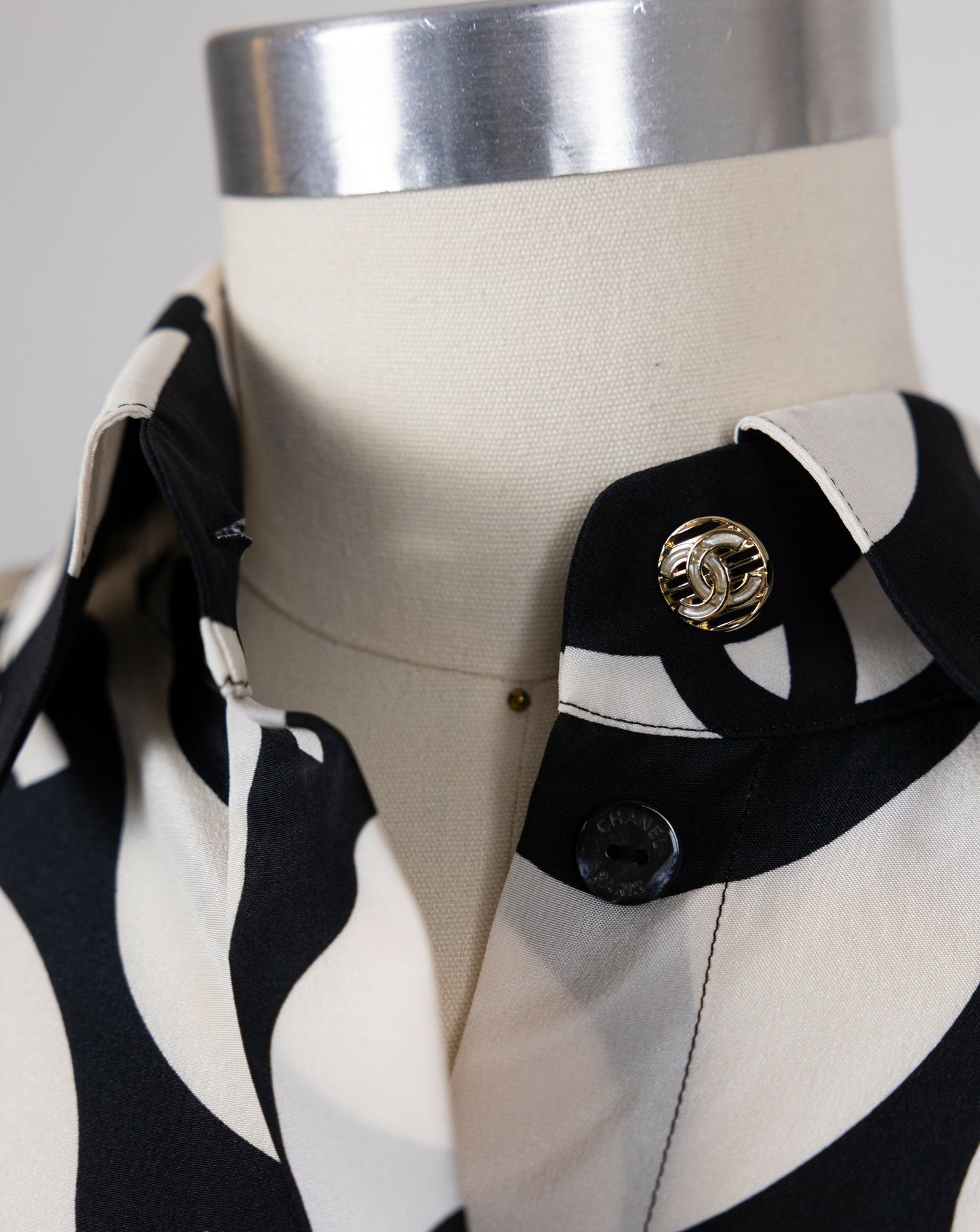 Chanel 2021 Spring/Summer Black and White Wave Set