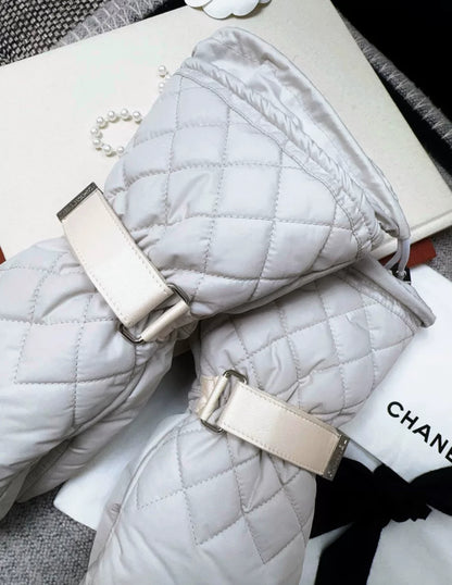 Chanel 21N ski gloves