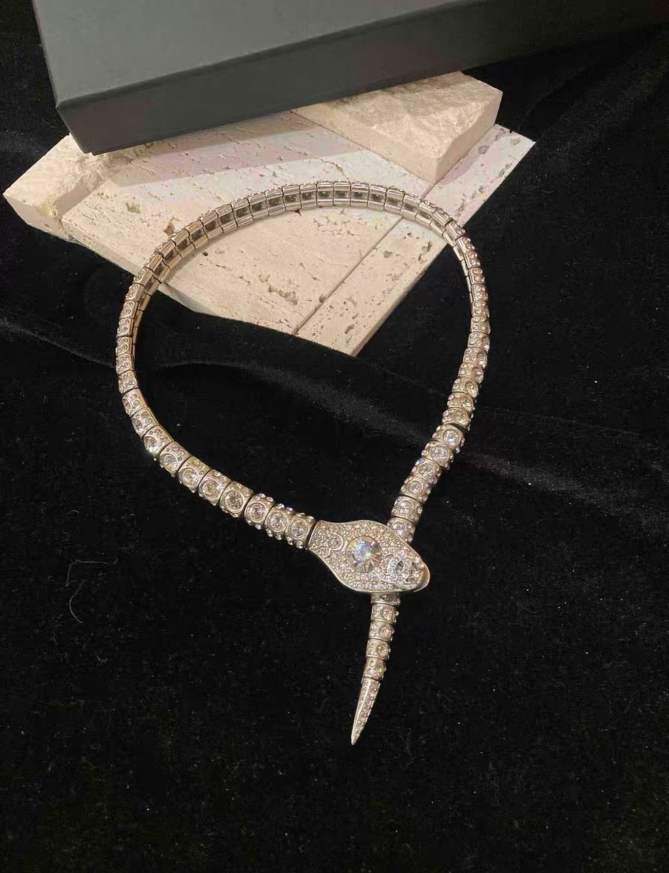 2008 Chanel full-diamond snakehead necklace choker
