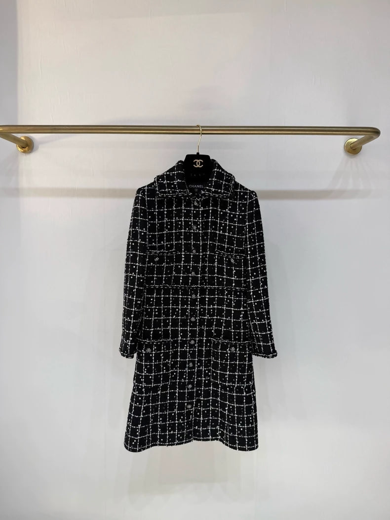 Chanel 23K coat with fine sequins in black and white