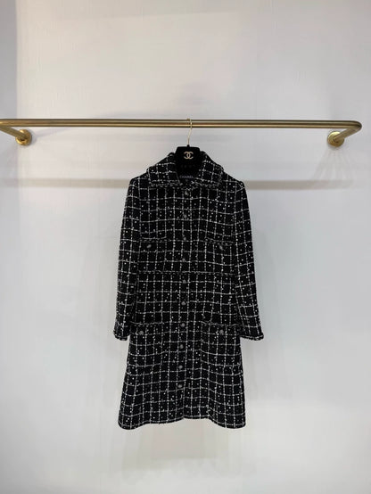 Chanel 23K coat with fine sequins in black and white