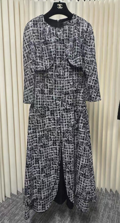 Chanel 19K Black and White Sequinned tweed Cape Dress F36