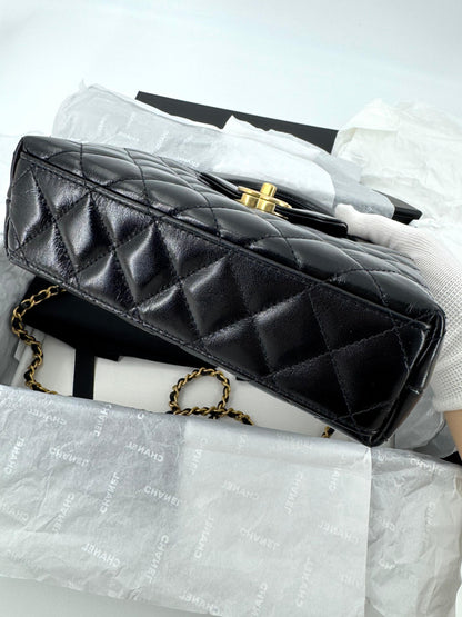 Chanel kelly Bag in Black leather gold hardware