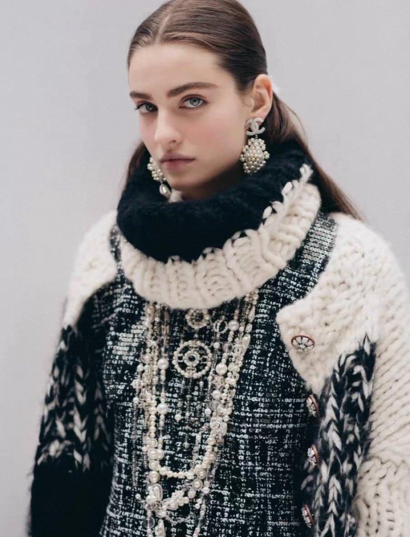 Chanel 19K Black and White Sequinned tweed Cape Dress F36