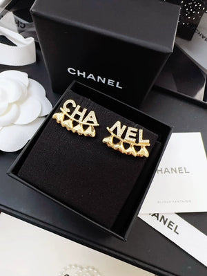 Chanel 23P gold heart-shaped asymmetrical letter earrings