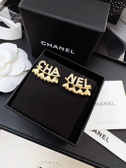 Chanel 23P gold heart-shaped asymmetrical letter earrings