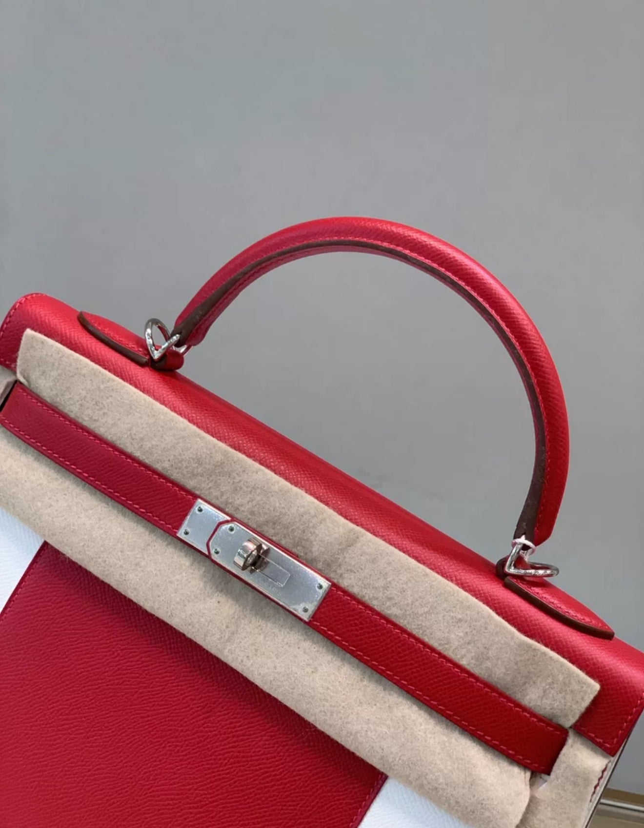 Limited edition Hermès Kelly 32 saddle in white and red epsom leather palladium Hardware