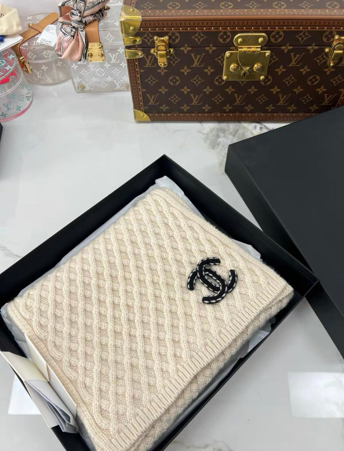 Chanel 23B cashmere cc logo knitted cashmere scarf, complete set
