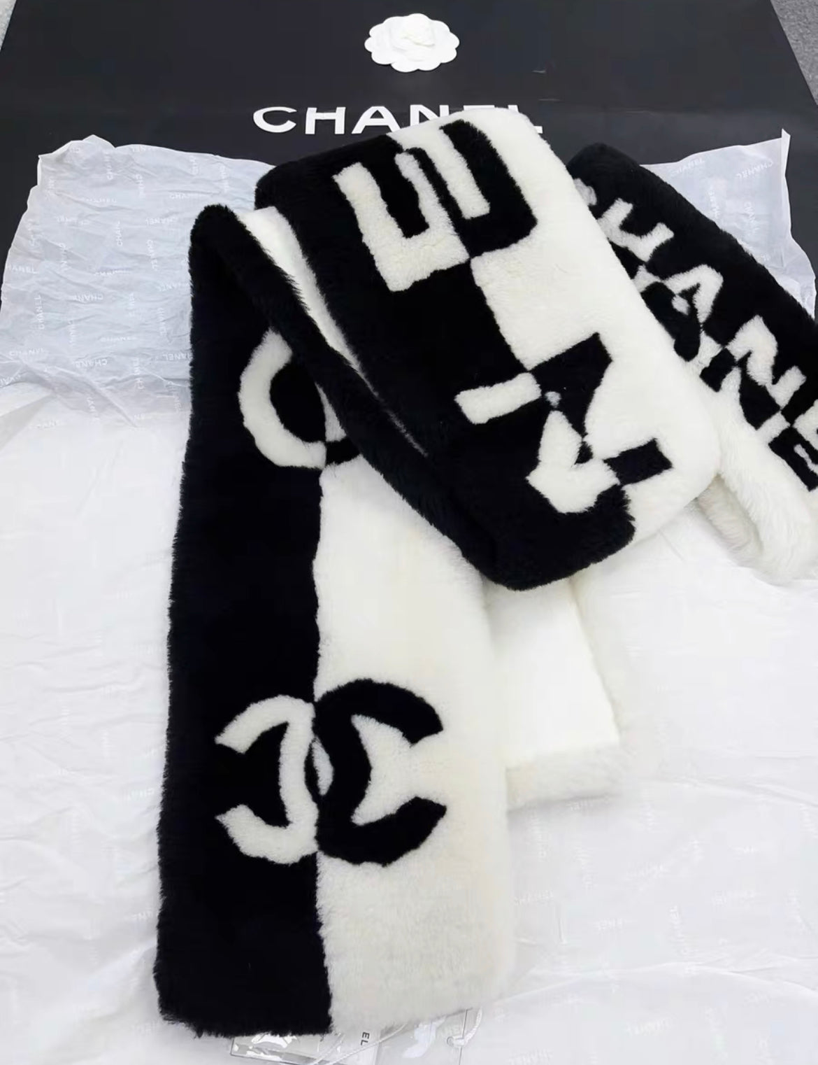 Chanel 21B Black and White Fur scarf