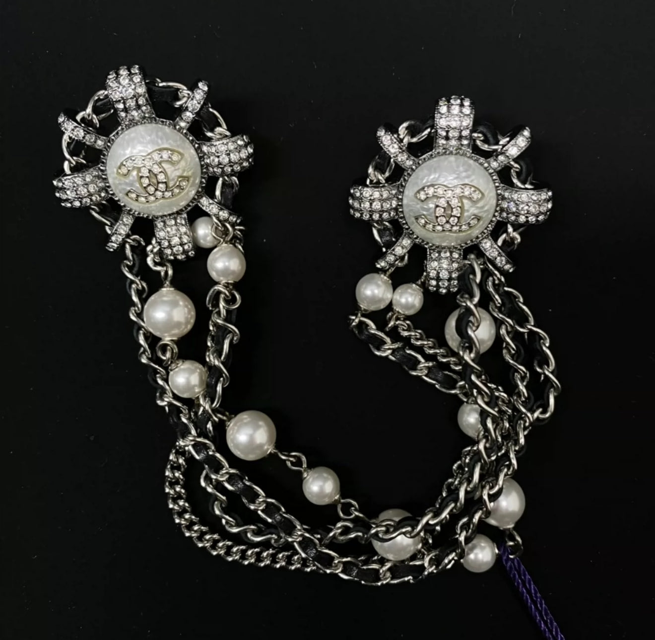 Chanel 21A Double chain brooch