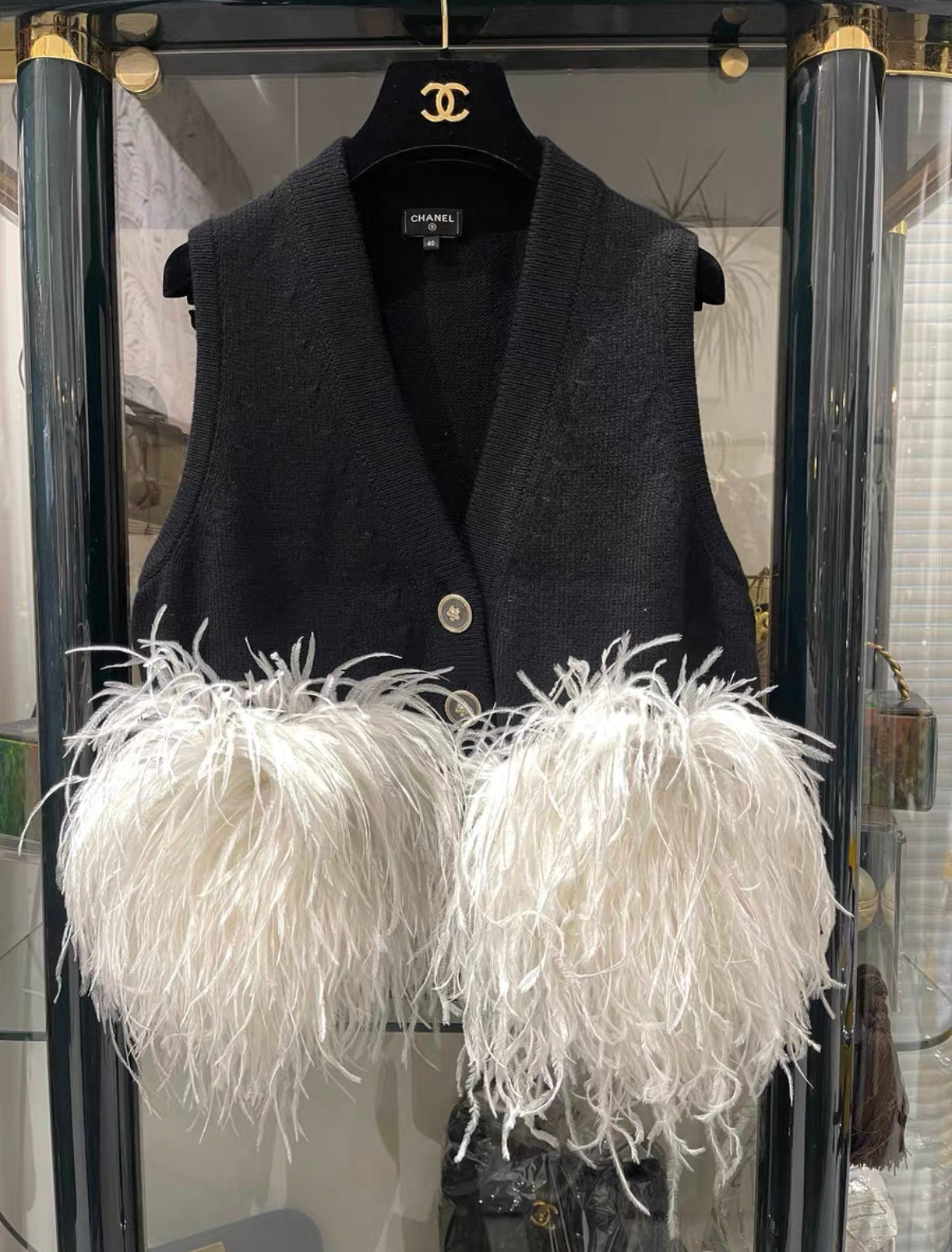 Chanel 23AW Black Cashmere & White Ostrich Feathers Vest size 40