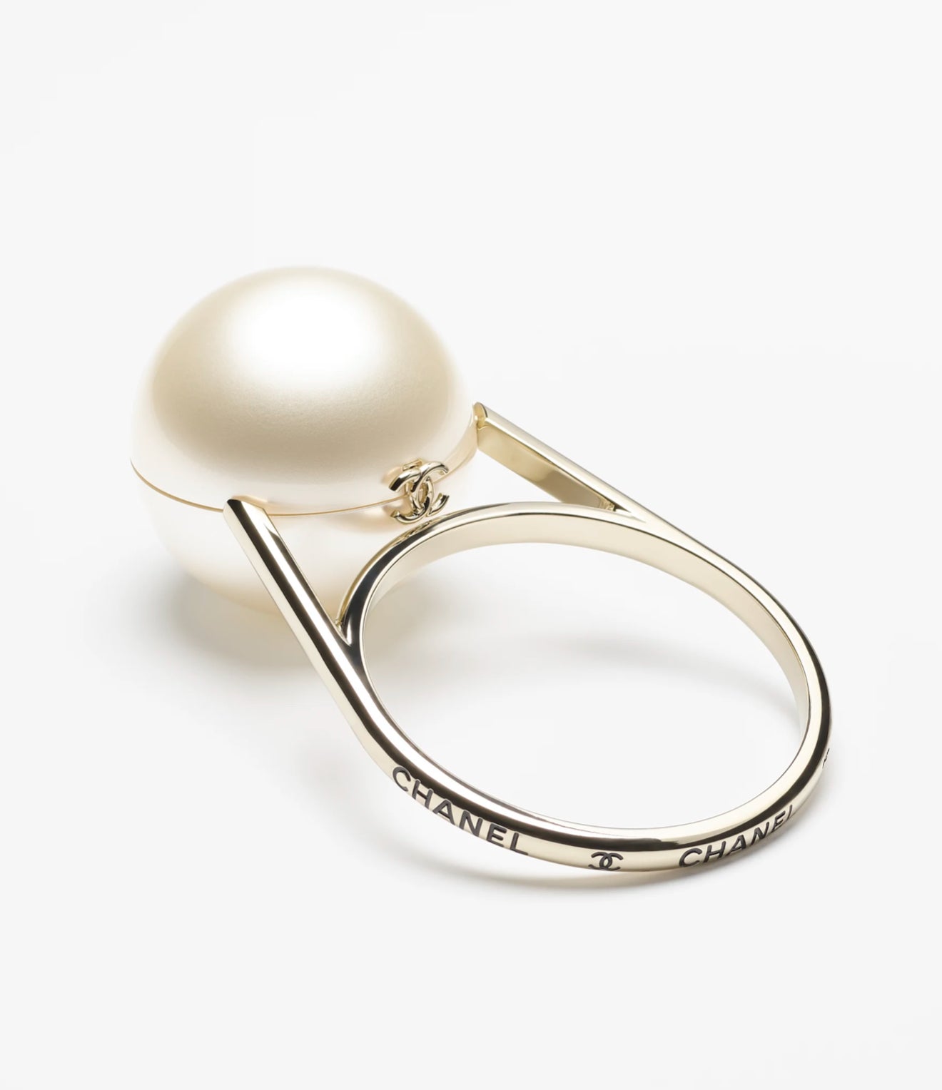 Chanel Fall-Winter 2025/26 PEARL RING MINAUDIÈRE