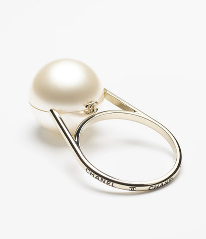 Chanel Fall-Winter 2025/26 PEARL RING MINAUDIÈRE