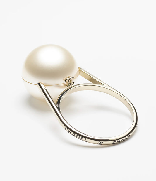 Chanel Fall-Winter 2025/26 PEARL RING MINAUDIÈRE