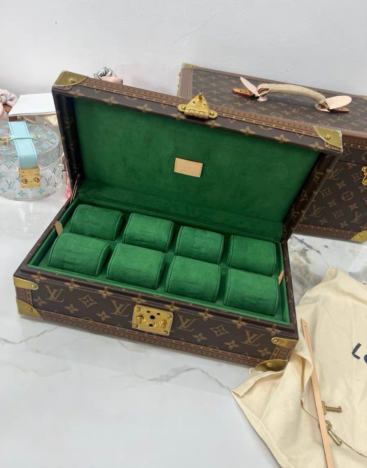 Loui Vuitton Coffret 8 Montres – Wararni.com