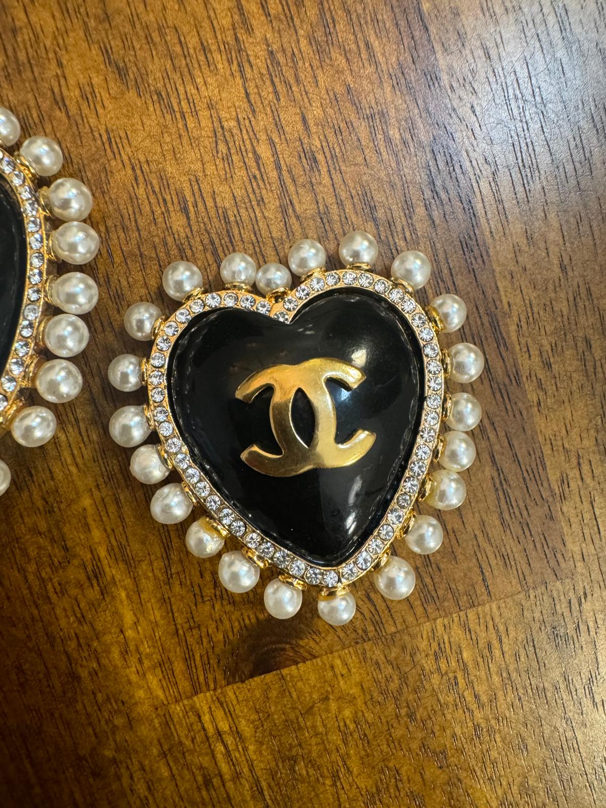 Rare Chanel 1980 large heart pearl clip on earrings