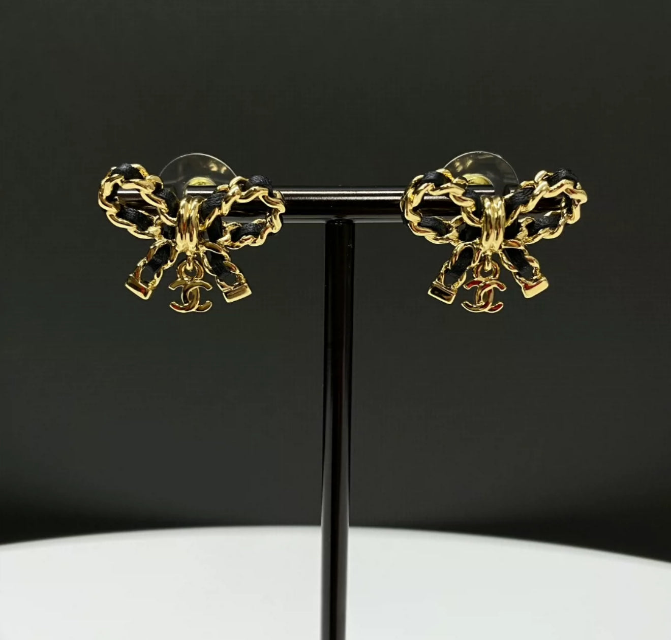 Chanel 25 bow leather chain double C earrings