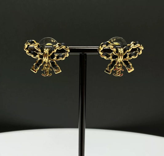 Chanel 25 bow leather chain double C earrings