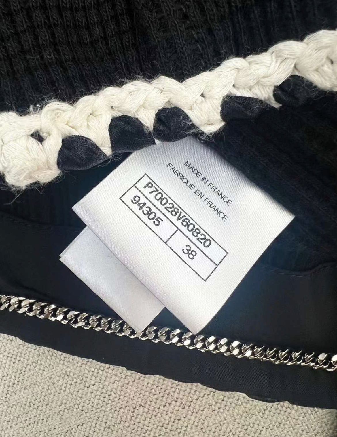 Chanel 21C black & white waffle knit jacket size 38 – Wararni.com