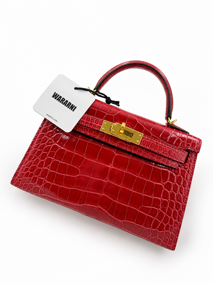 Hermès Mini Kelly 20 Shiny Red Braise Alligator leather with Gold Hardware