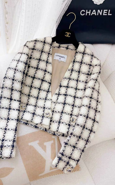 Chanel 19k black & white tweed jacket size 36 – Wararni.com