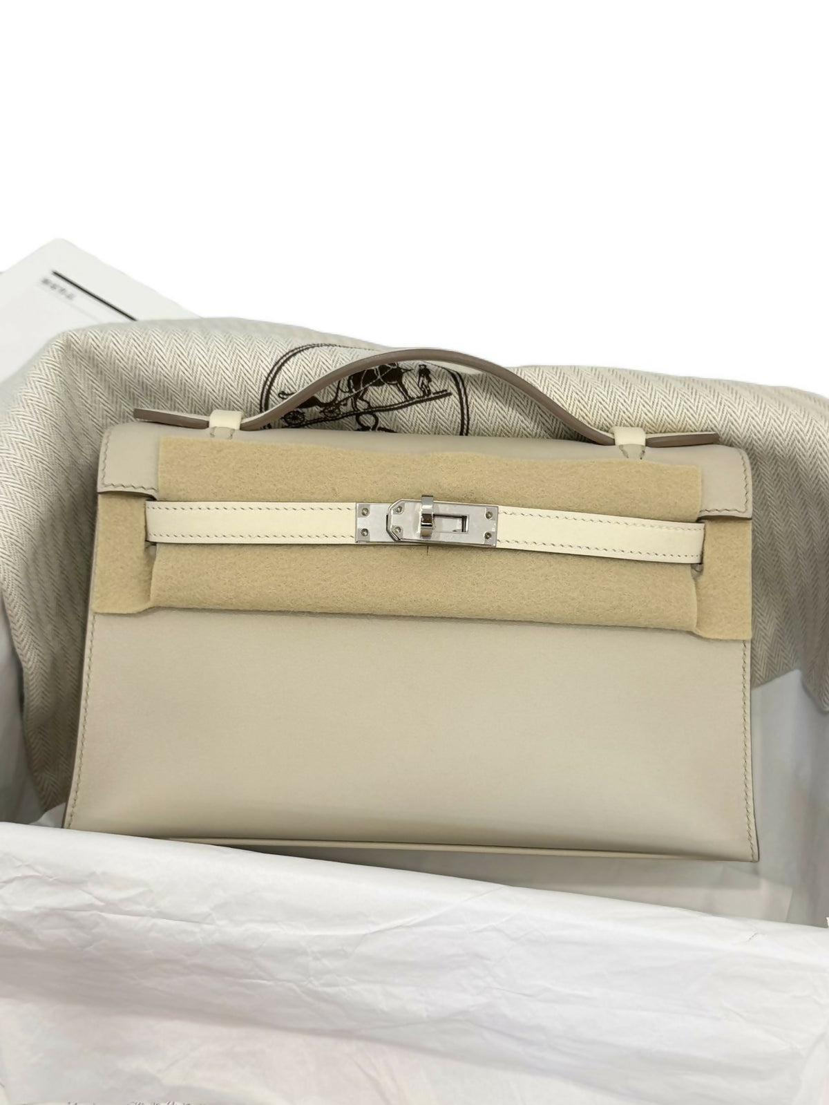 Hermès Kelly pochette Nata / Blanc paired with Craie Swift Leather with Palladium Hardware