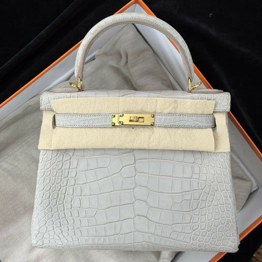 Hermès Kelly Retourne 28 Gris Perle Matte Alligator with Gold Hardware