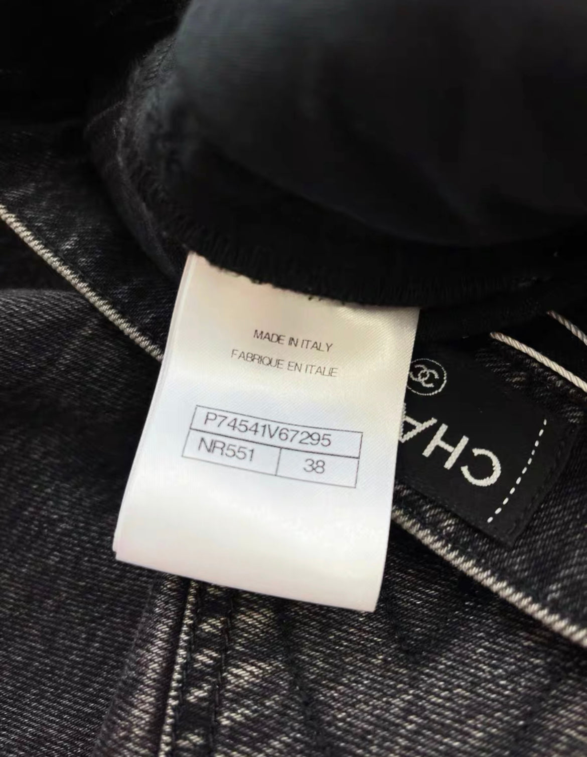 入手困難✨ シャネル CHANEL デニム 38 M ダメージ加工 ブラック 入手困難✨ シャネル CHANEL デニム 38 M ダメージ加工 ブラッ