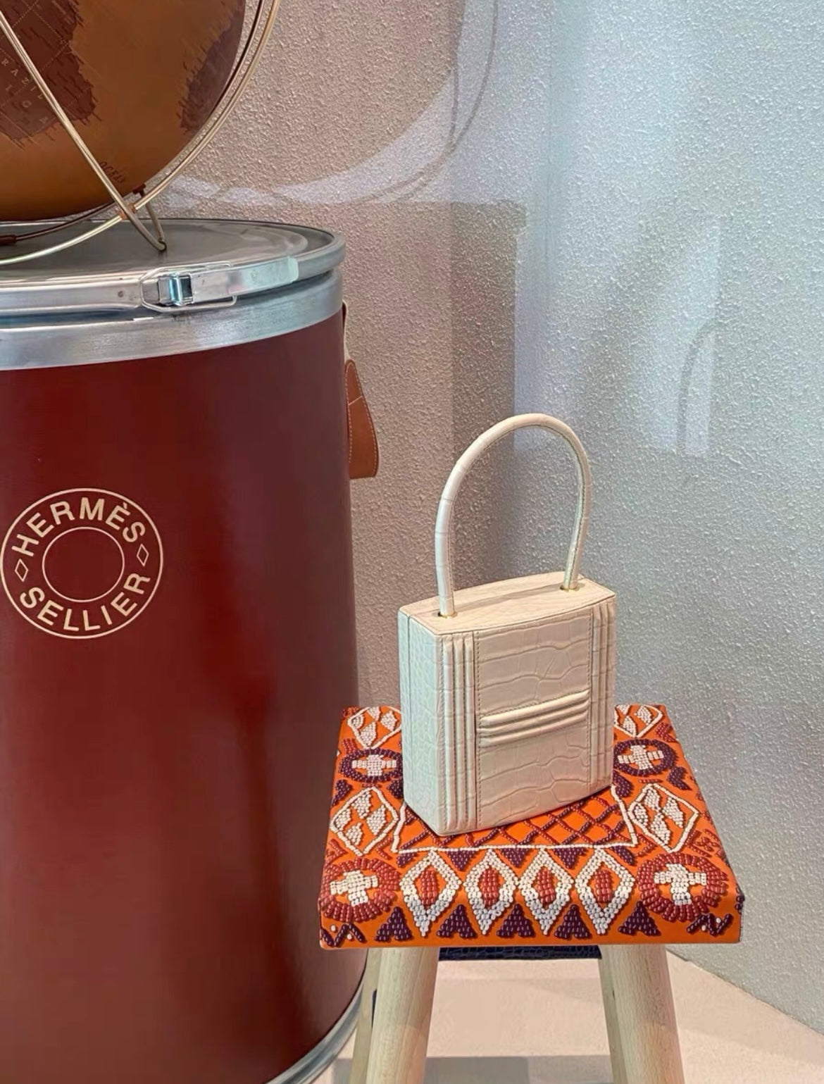 HERMÈS HSS CADENA LOCK BOX BAG WHITE CROCODILE LEATHER – Wararni.com