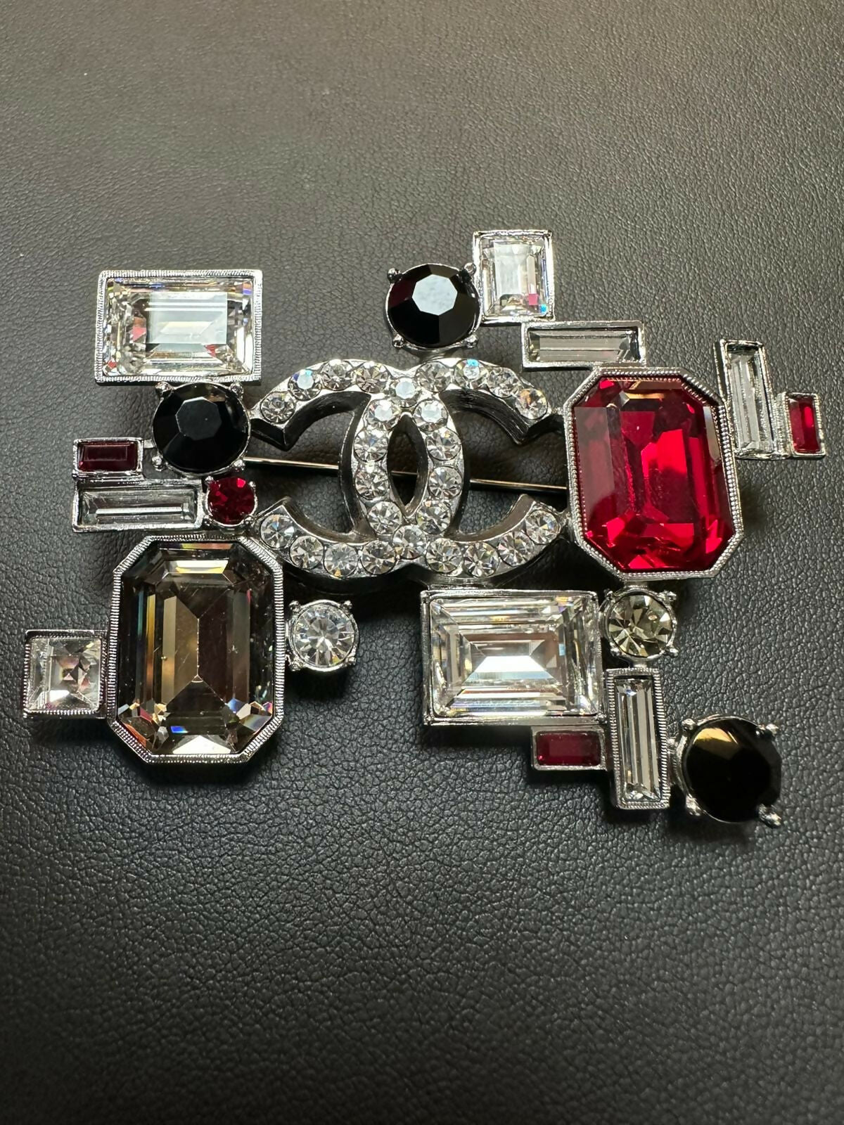 Chanel Vintage 05P Rhinestone Geometric Black And Red Silver Tone Brooch