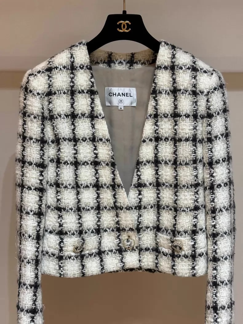 Chanel 2019 ecru & black tweed Jacket
