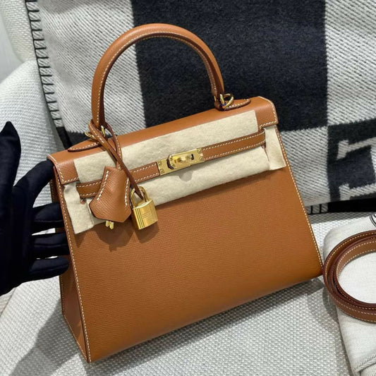 Hermès Kelly 25 – Golden Brown Epsom Leather with Gold Buckle (2)