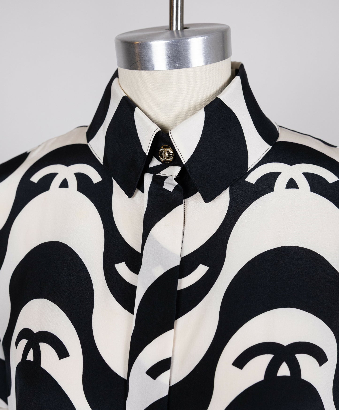 Chanel 2021 Spring/Summer Black and White Wave Set