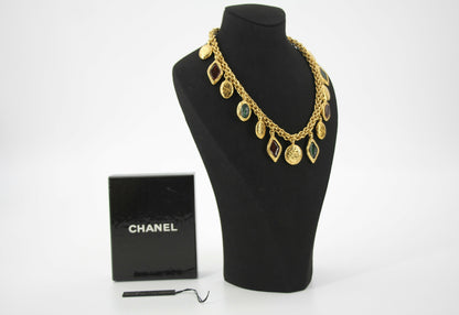 Chanel Vintage 71-80 Gripoix Red and Green Oval Gold-Plated Necklace