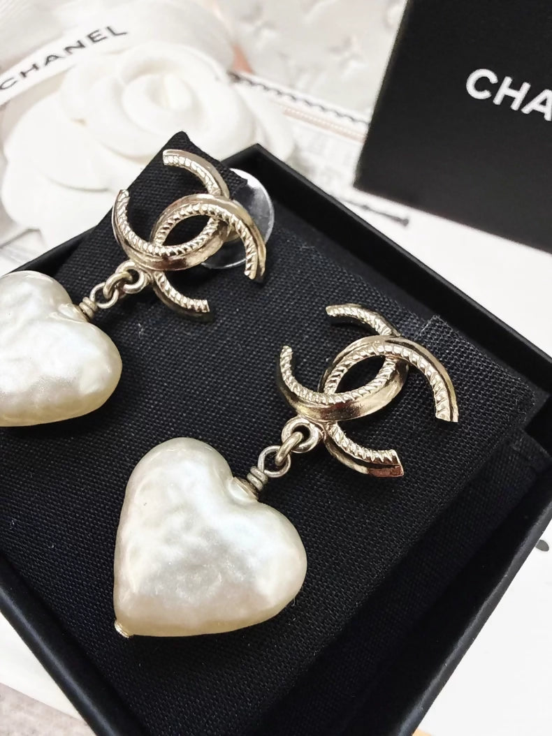 Chanel 22C heart earrings with double C
